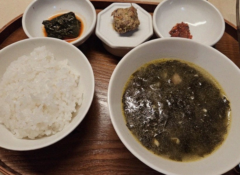 WOOARA Gwanghwamun · assorted Korean side dishes (banchan)
