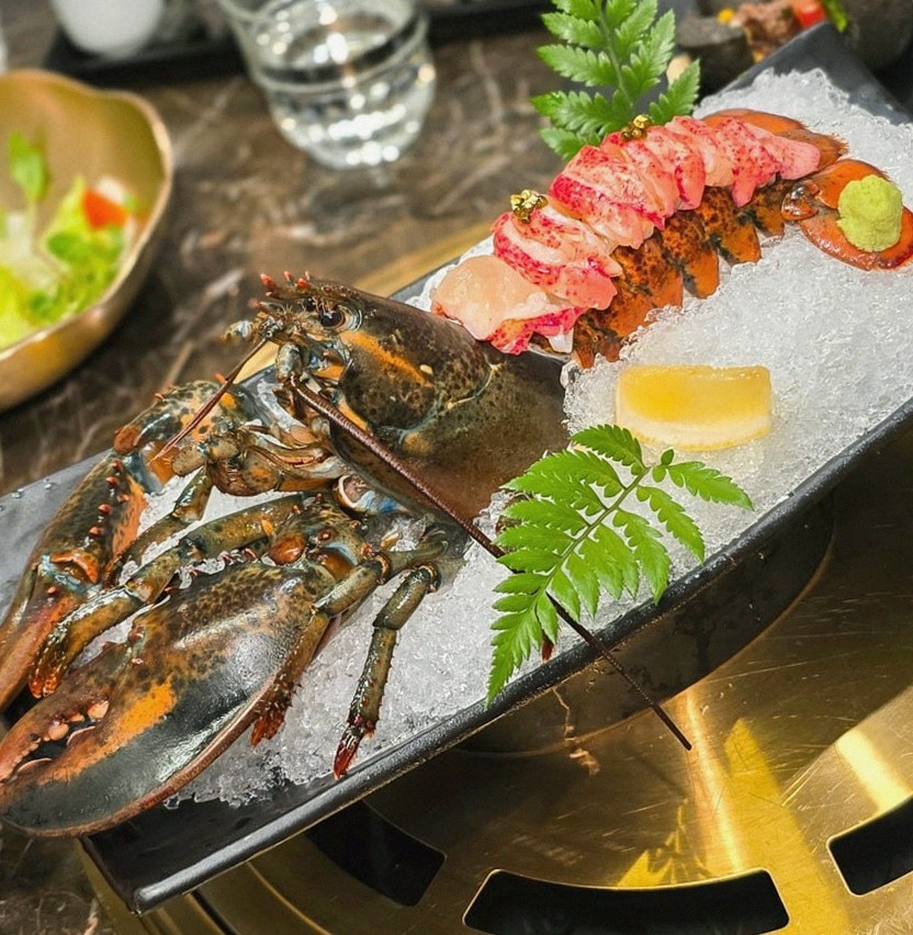 DAEBOJUNG City Hall · the signature Hanwoo showing — marbled beef cuts and caviar presented in a display chest