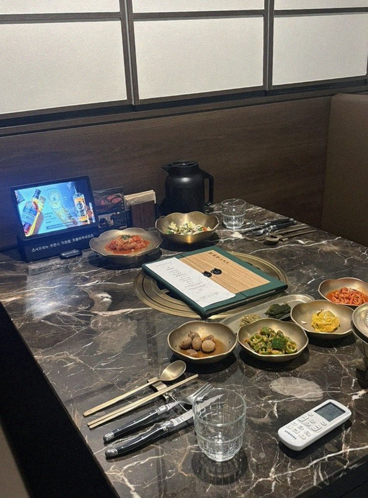 DAEBOJUNG City Hall · the full Hanwoo omakase table