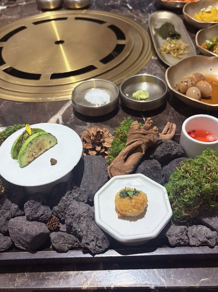 DAEBOJUNG City Hall · assorted Korean side dishes (banchan)