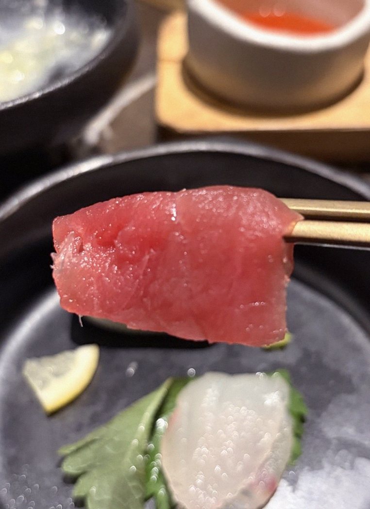 DAEBOJUNG City Hall · seafood course served alongside the beef