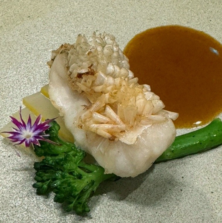 GOWOOGA Gwanghwamun · 套餐中搭配的海鲜料理