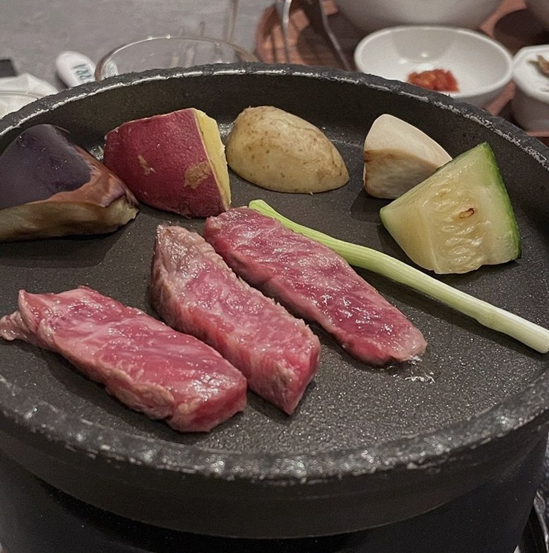 WOOHANA Jonggak · Hanwoo beef grilling over binchotan charcoal
