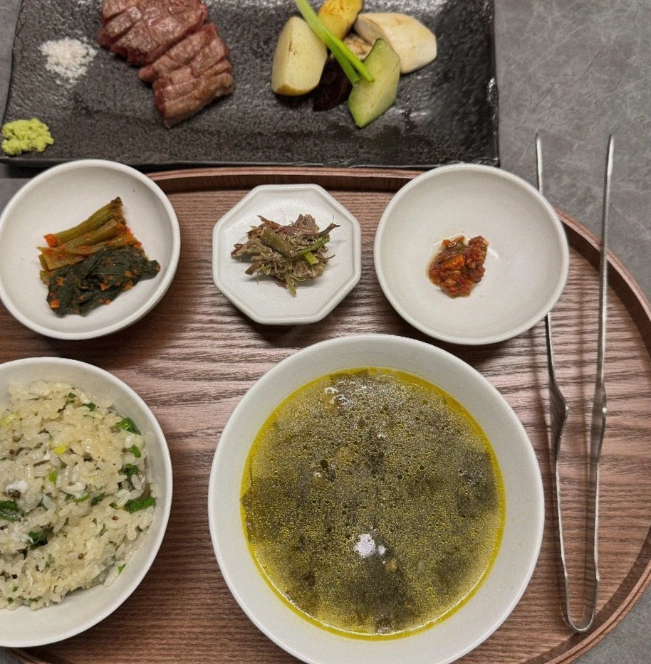 WOOHANA Jonggak · assorted Korean side dishes (banchan)