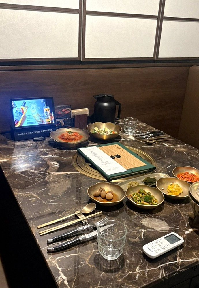 대보정 여의도점 · 여의도 룸식당 · 한 상 가득 차려진 한우 오마카세 코스