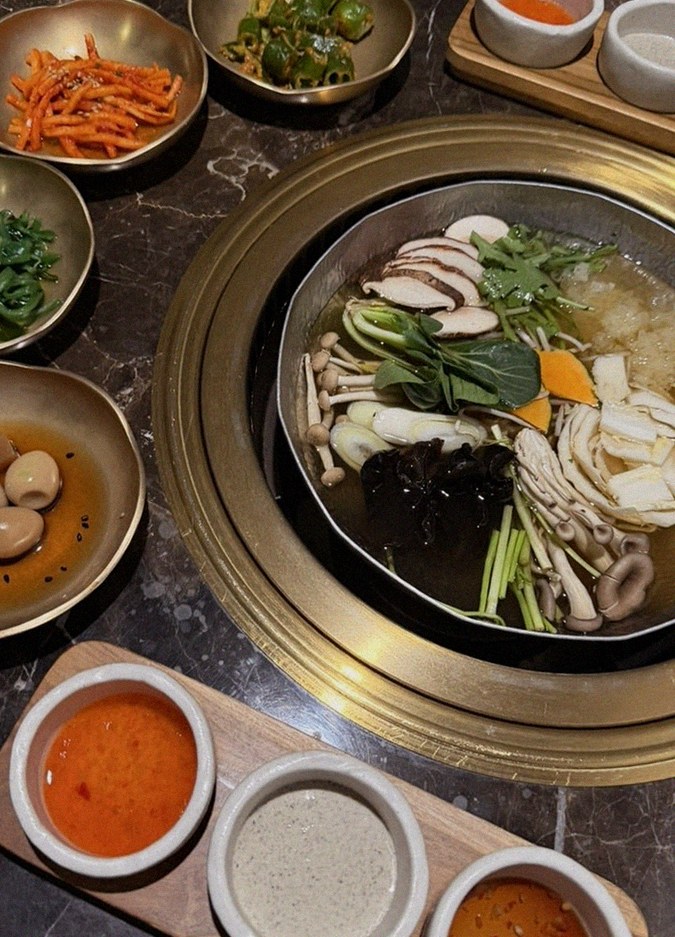 대보정 시청역점 · 서울시청역 점심맛집 · 정갈하게 차려진 반찬과 곁들임 찬