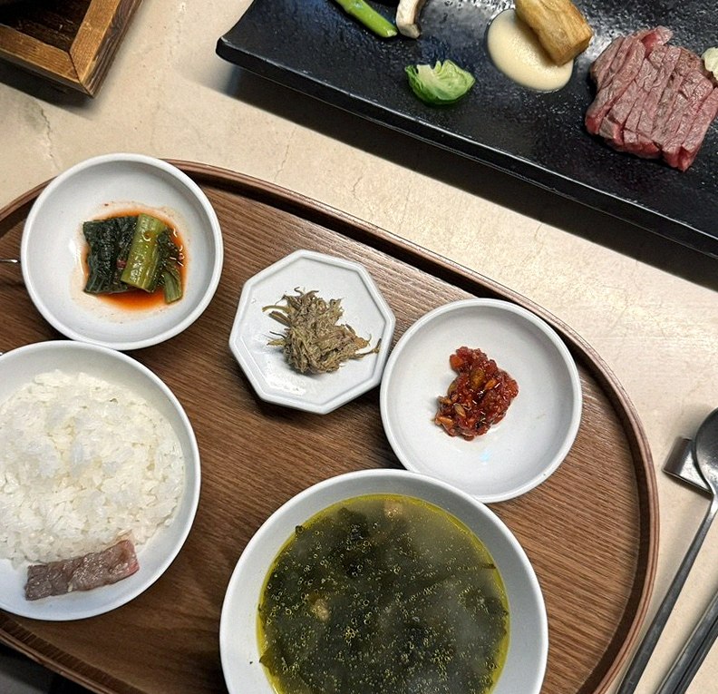WOOARA Gwanghwamun · assorted Korean side dishes (banchan)