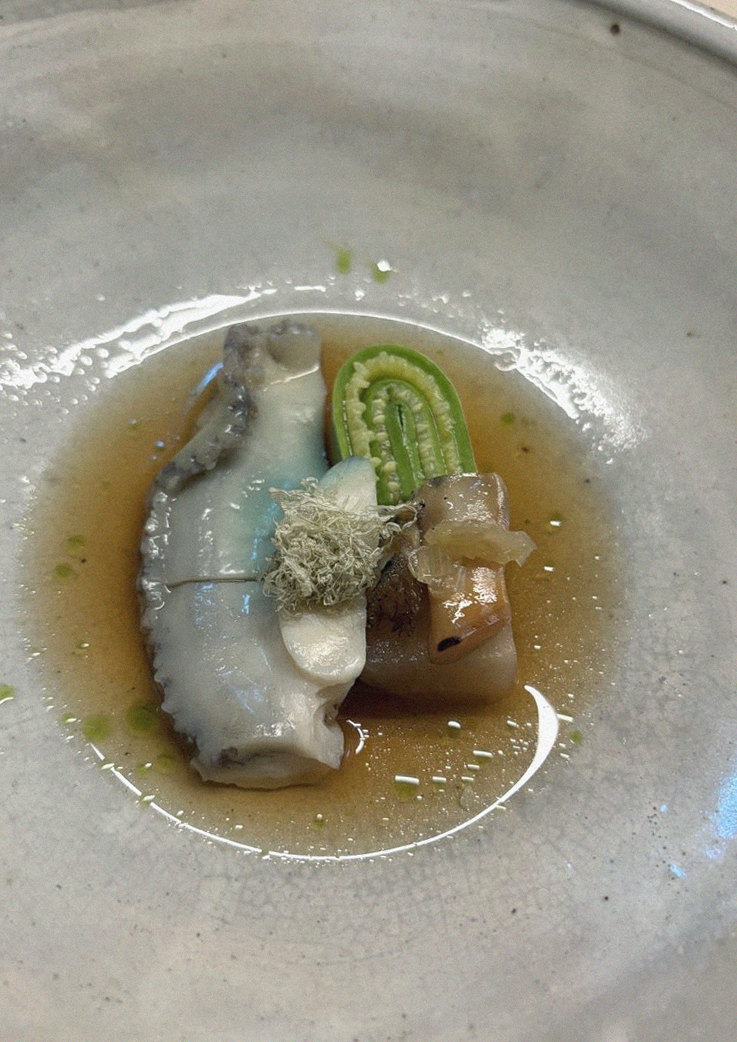 WOOARA Yeouido · seafood course served alongside the beef