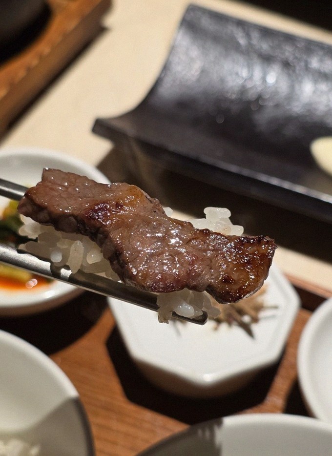 WOOARA Yeouido · premium marbled Hanwoo beef presented before grilling