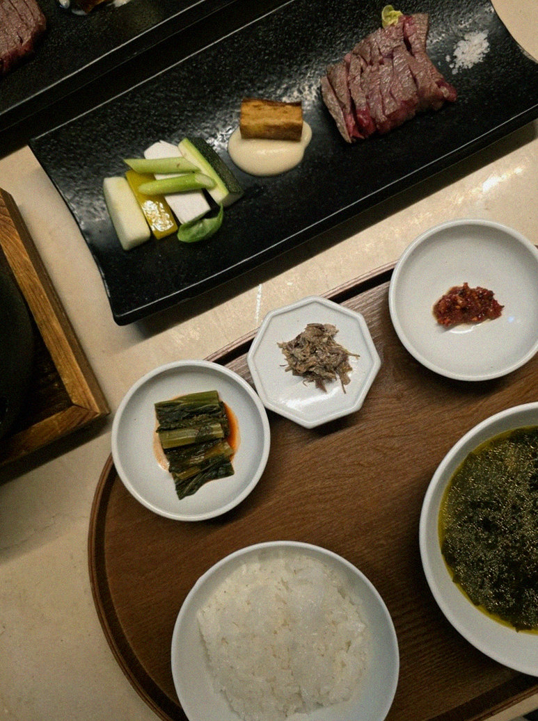 WOOARA Yeouido · assorted Korean side dishes (banchan)