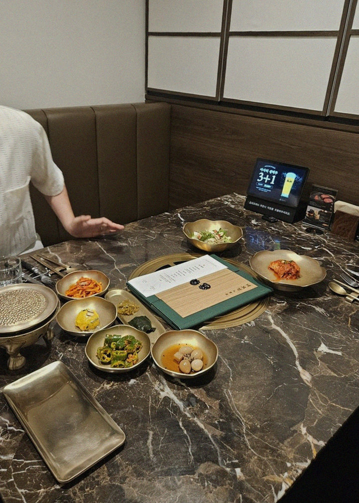 DAEBOJUNG City Hall · the full Hanwoo omakase table