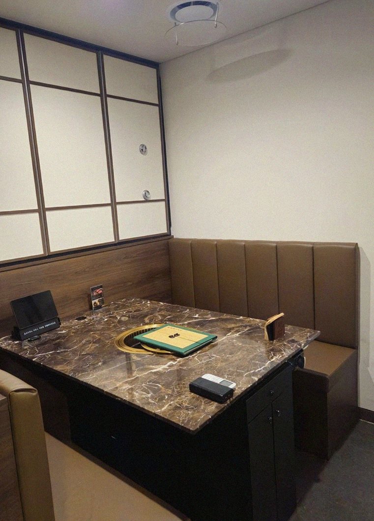 DAEBOJUNG City Hall · a private dining room — every table is a private room