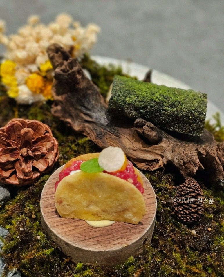 GOWOOGA Gangnam·Yeoksam · fresh Hanwoo beef tartare (yukhoe)