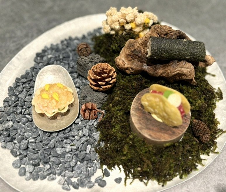 GOWOOGA Gangnam·Yeoksam · a plated course of Hanwoo beef