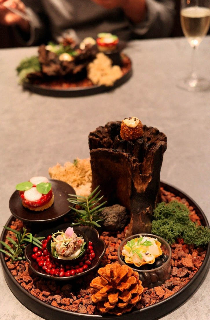 WOOHANA Jonggak · the signature Hanwoo showing — marbled beef cuts and caviar presented in a display chest