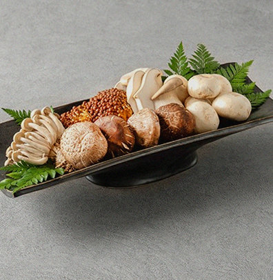 DAEBOJUNG Yeouido · seafood course served alongside the beef