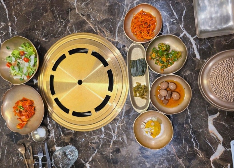 DAEBOJUNG Yeouido · assorted Korean side dishes (banchan)
