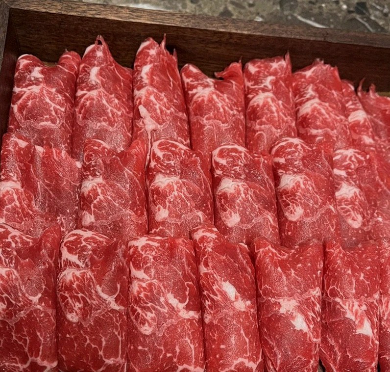 대보정 시청역점 · 마블링이 살아있는 프리미엄 한우 쇼잉