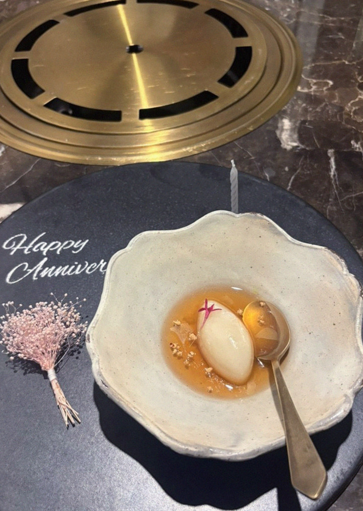 DAEBOJUNG Yeouido · the signature Hanwoo showing — marbled beef cuts and caviar presented in a display chest