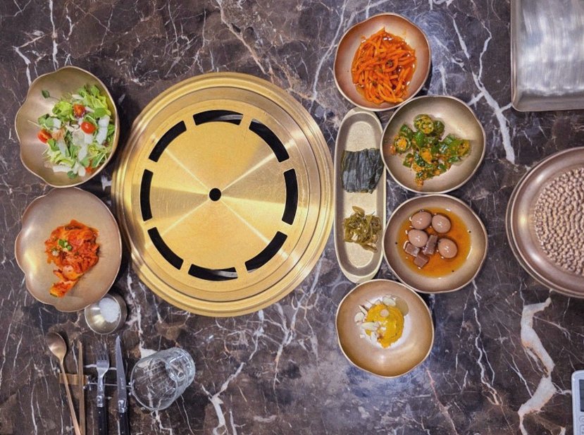 DAEBOJUNG Yeouido · assorted Korean side dishes (banchan)