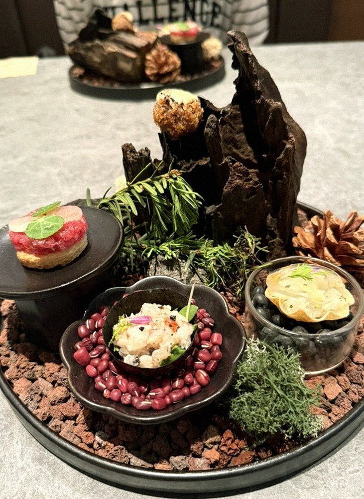 WOOHANA Yeouido · fresh Hanwoo beef tartare (yukhoe)