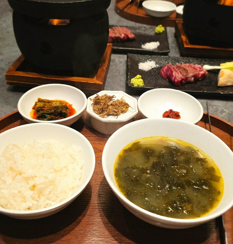 WOOHANA Yeouido · assorted Korean side dishes (banchan)