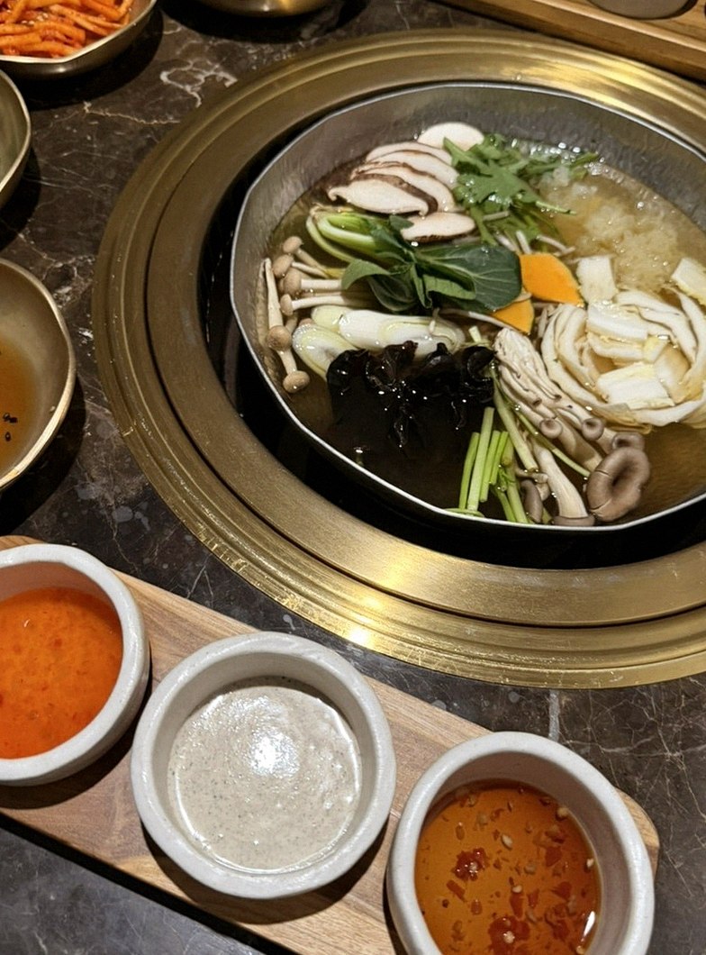 DAEBOJUNG Yeouido · a warm soup to finish the course