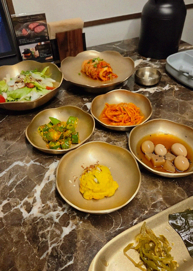 DAEBOJUNG Yeouido · assorted Korean side dishes (banchan)