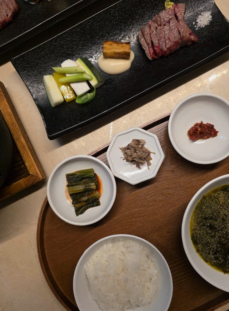 WOOARA Gwanghwamun · assorted Korean side dishes (banchan)