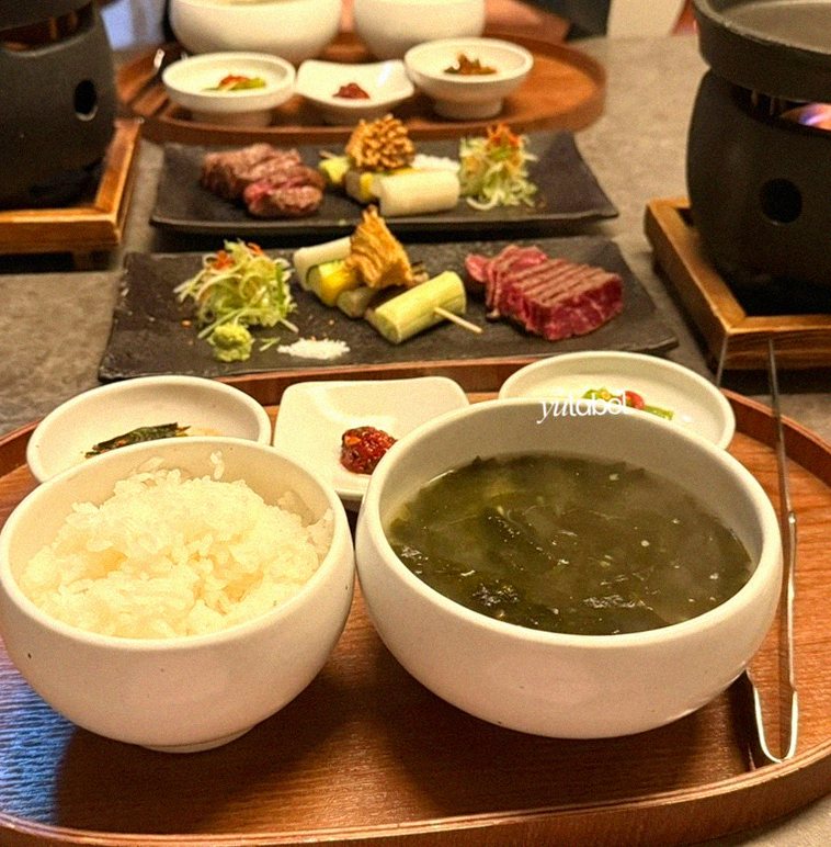 고우가 여의도점 · 영등포 맛집추천 · 정갈하게 차려진 반찬과 곁들임 찬
