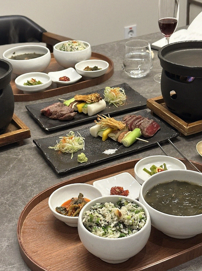 GOWOOGA Yeouido · assorted Korean side dishes (banchan)