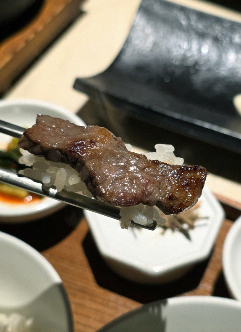 WOOARA Yeouido · premium marbled Hanwoo beef presented before grilling