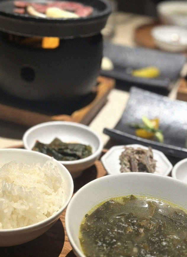 WOOARA Yeouido · assorted Korean side dishes (banchan)