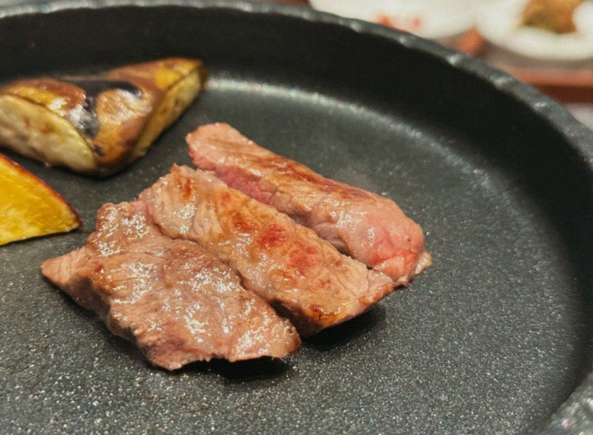 우하나 여의도점 · 더현대 근처 맛집 · 비장탄 그릴 위에서 익어가는 한우