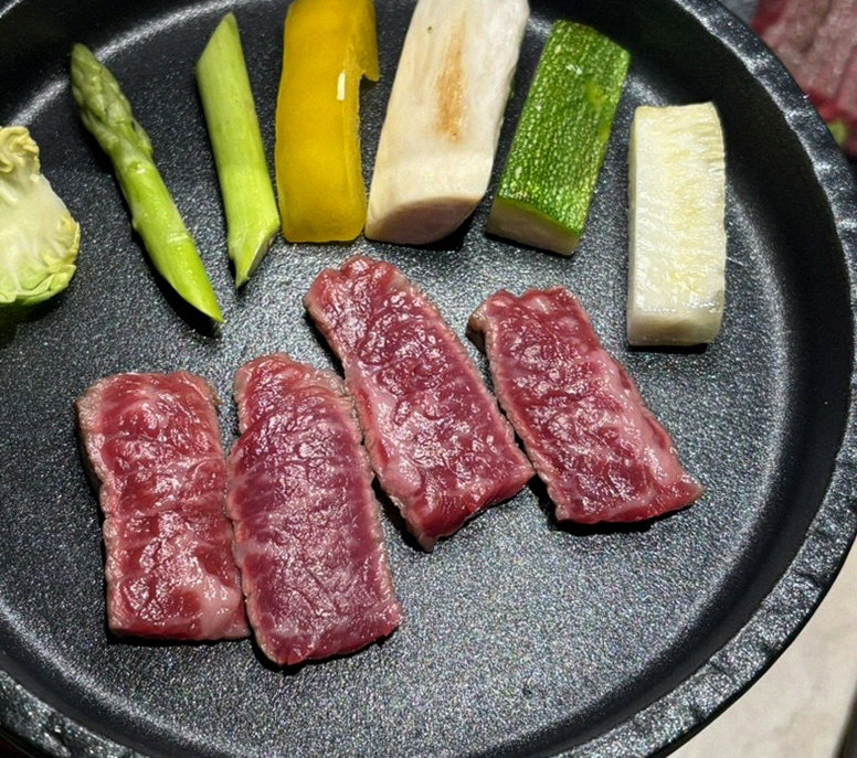 WOOARA Yeouido · 雪花纹理鲜明的顶级韩牛展示