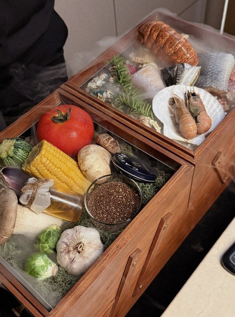 우아라 여의도점 · 63빌딩 근처 맛집 · 시그니처 한우 쇼잉 — 진열함에 담긴 마블링 한우와 캐비아