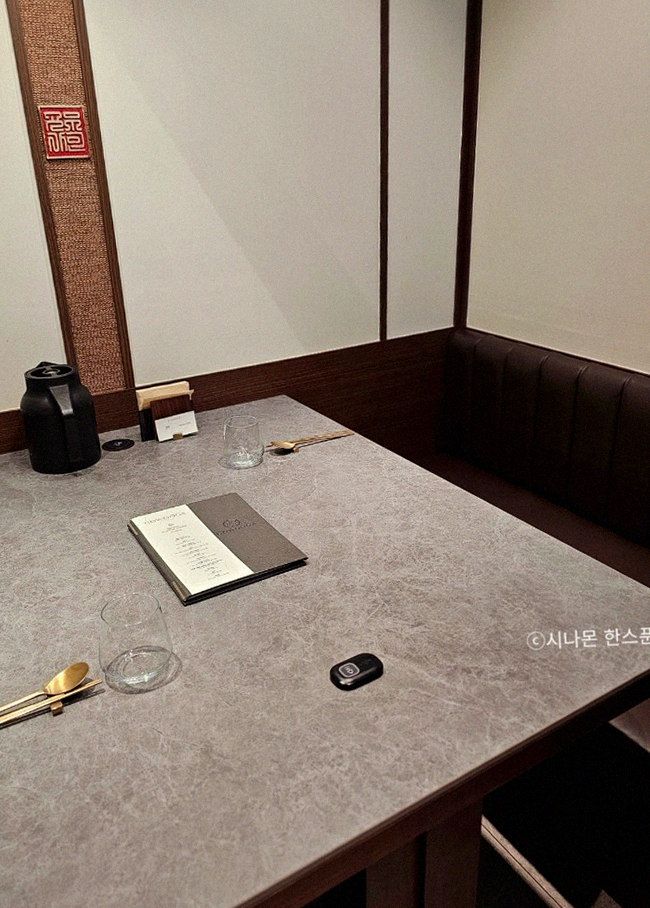 GOWOOGA Gangnam·Yeoksam · the signature Hanwoo showing — marbled beef cuts and caviar presented in a display chest