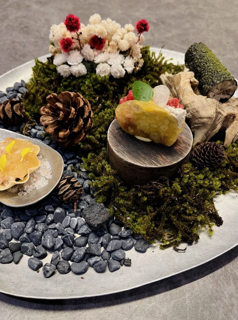 GOWOOGA Yeouido · the signature Hanwoo showing — marbled beef cuts and caviar presented in a display chest