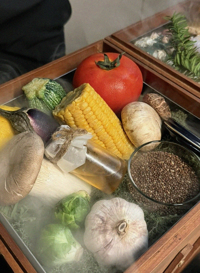우아라 광화문점 · 경복궁역 데이트 맛집 · 시그니처 한우 쇼잉 — 진열함에 담긴 마블링 한우와 캐비아