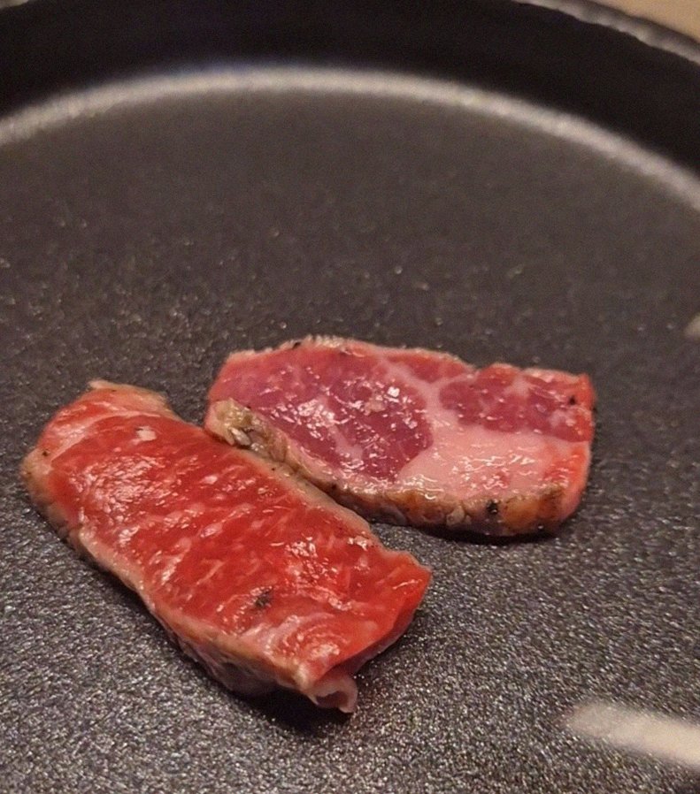 우아라 광화문점 · 경복궁역 데이트 맛집 · 마블링이 살아있는 프리미엄 한우 쇼잉