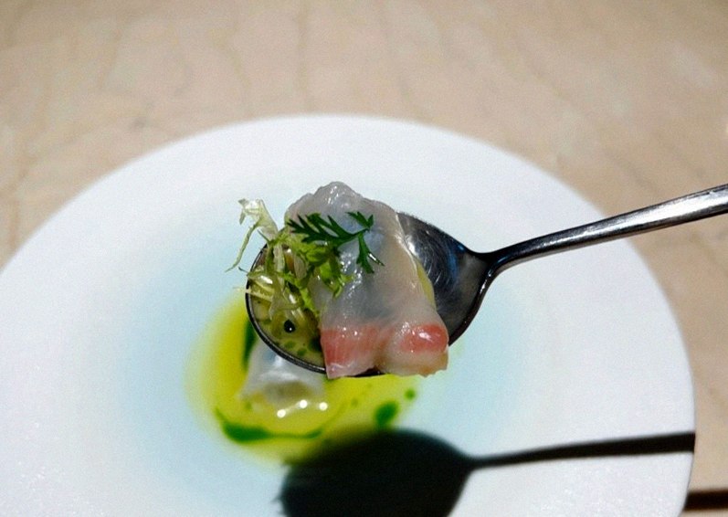 우아라 광화문점 · 경복궁역 데이트 맛집 · 한 접시씩 정성껏 플레이팅된 한우 코스 요리