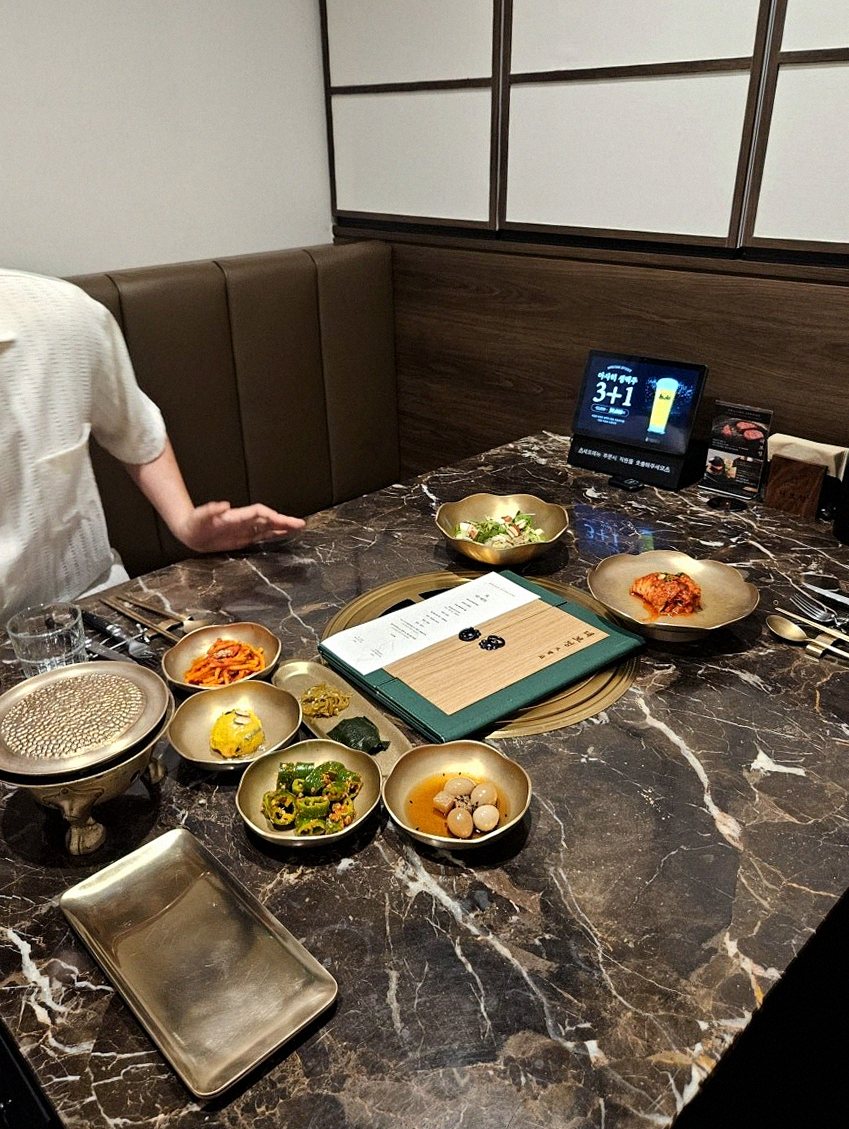 대보정 시청역점 · 종로 한정식 · 한 상 가득 차려진 한우 오마카세 코스
