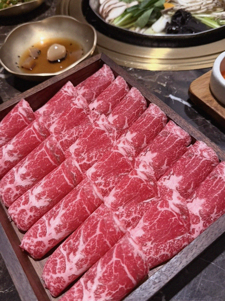 대보정 시청역점 · 종로 한정식 · 마블링이 살아있는 프리미엄 한우 쇼잉