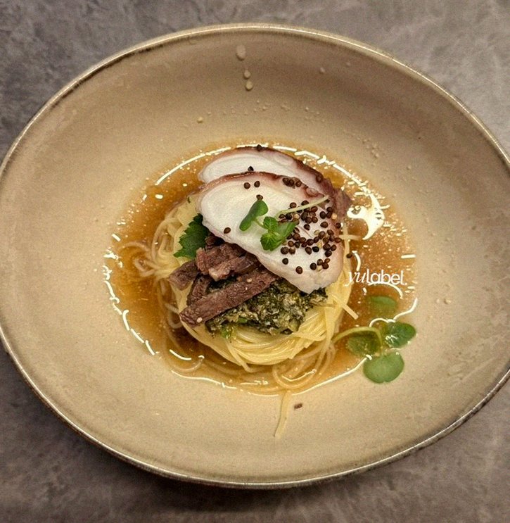 GOWOOGA Yeouido · a plated course of Hanwoo beef