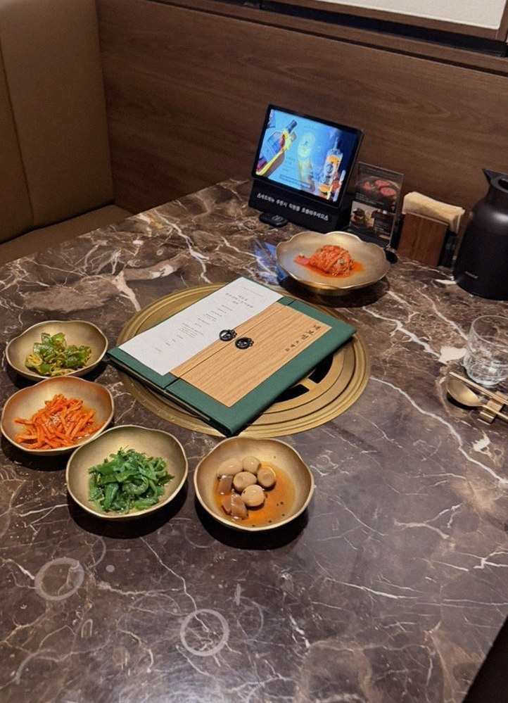 DAEBOJUNG City Hall · the full Hanwoo omakase table