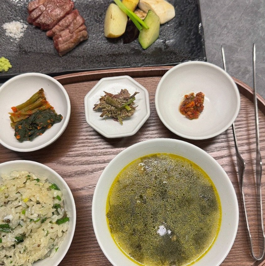 WOOHANA Yeouido · assorted Korean side dishes (banchan)