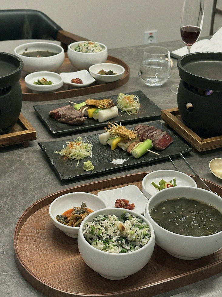 GOWOOGA Yeouido · assorted Korean side dishes (banchan)