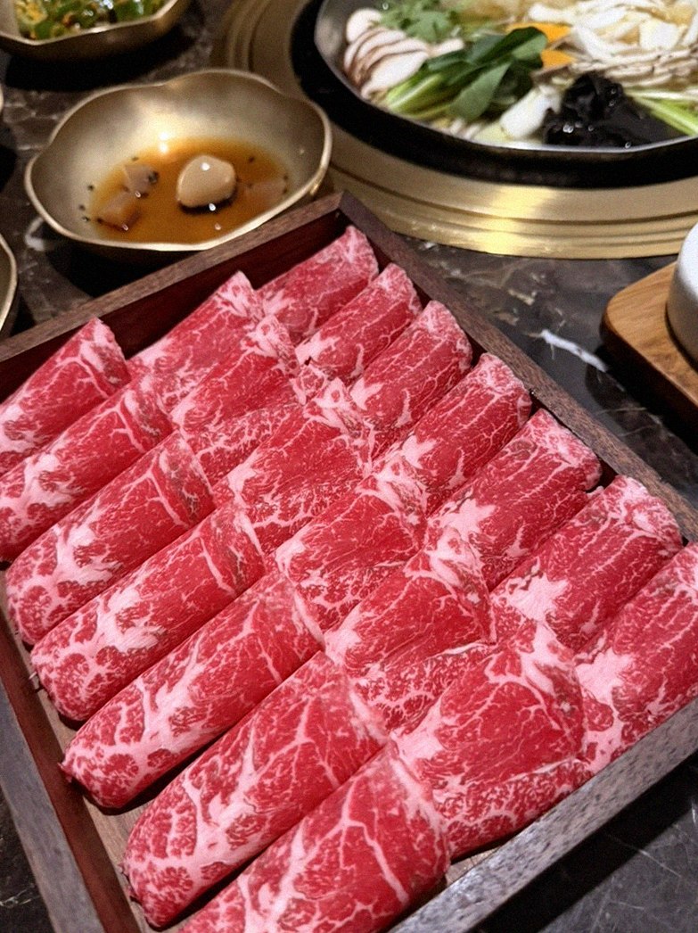 DAEBOJUNG Yeouido · premium marbled Hanwoo beef presented before grilling