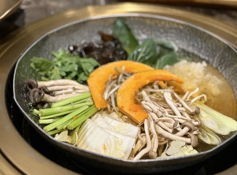 DAEBOJUNG Yeouido · a warm soup to finish the course