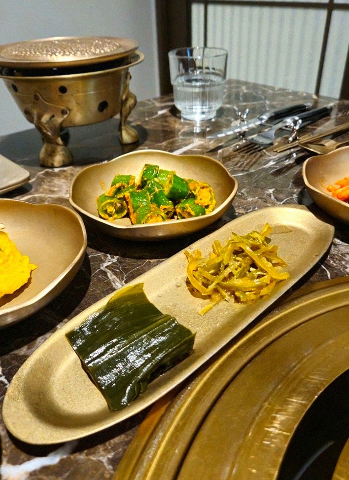 DAEBOJUNG Yeouido · assorted Korean side dishes (banchan)